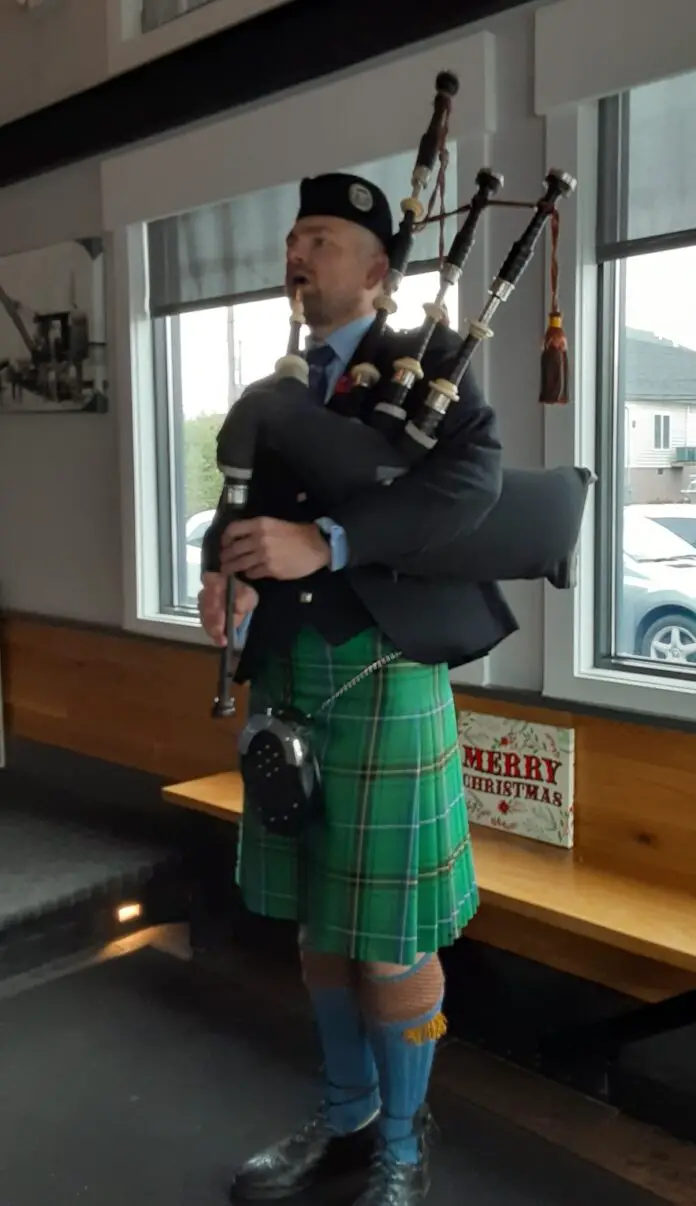 bagpipes Derek Midgley Plays Piobaireachd