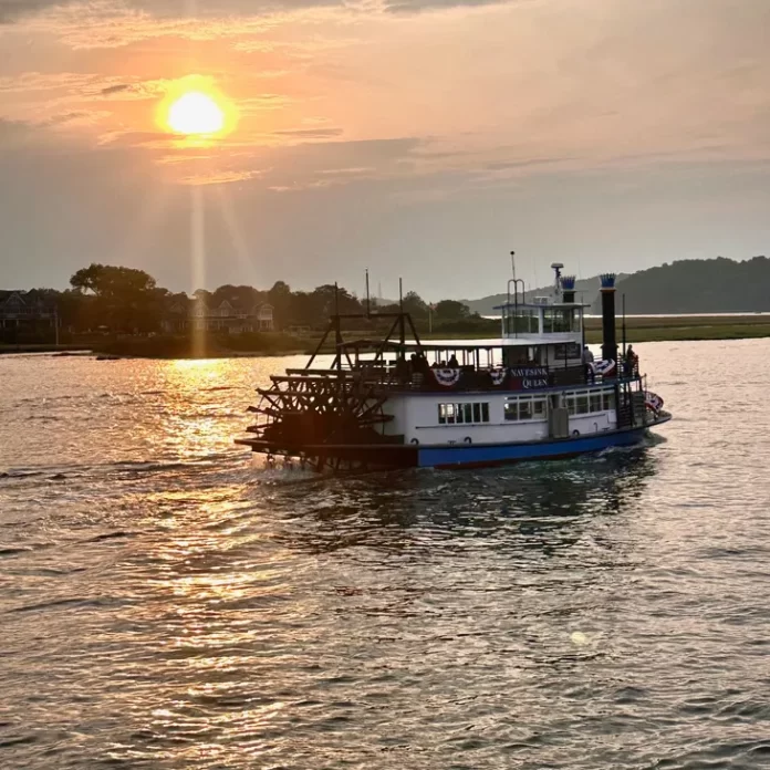 Queen2 cruising